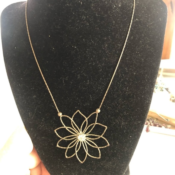 Elegant Silver Flower Necklace - Picture 1 of 7